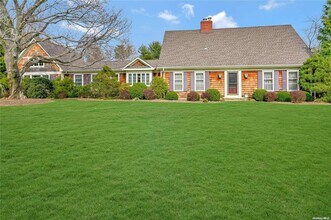 185 Wiggins Ln in Greenport, NY - Building Photo - Building Photo
