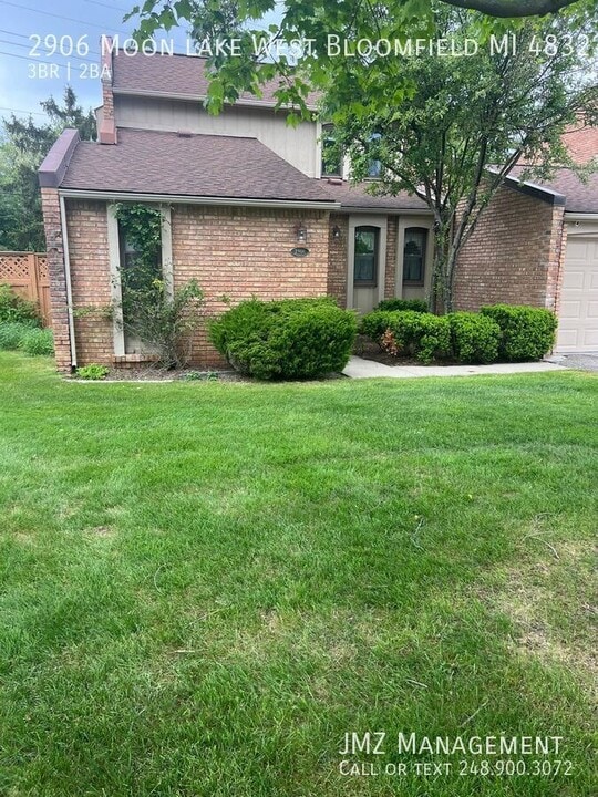 2906 Moon Lake Dr in West Bloomfield, MI - Building Photo