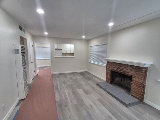 2902 N 1st St, Unit 2902 N 1st St