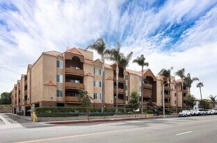 Encino Palms in Encino, CA - Building Photo
