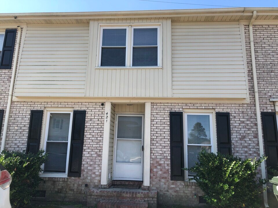 421 Cumbrian Ct in Fayetteville, NC - Building Photo