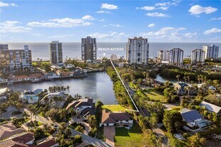 319 Pirates Bight in Naples, FL - Building Photo