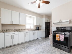 15 Russell Rd, Unit 1 in Somerville, MA - Building Photo - Building Photo