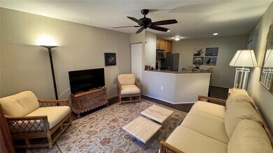 850 S Tamiami Trl, Unit 603 in Sarasota, FL - Foto de edificio - Building Photo