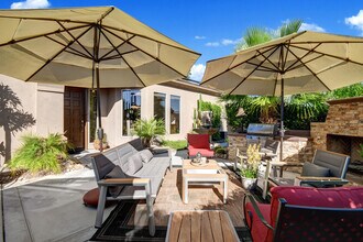 440 Desert Holly Dr in Palm Desert, CA - Building Photo - Building Photo