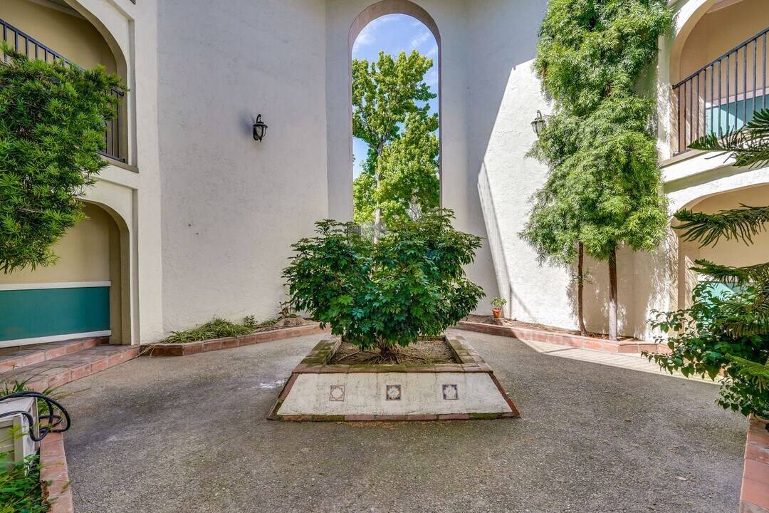 1750 Halford Ave in Santa Clara, CA - Building Photo