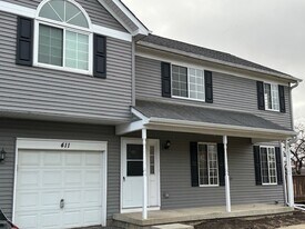 411 Village Creek Dr in Lake In The Hills, IL - Building Photo