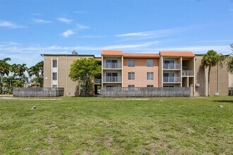 4920 NW 79th Ave in Doral, FL - Building Photo - Building Photo