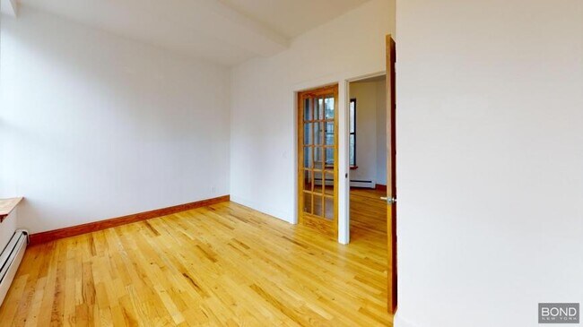 814 10th Ave in New York, NY - Building Photo - Building Photo