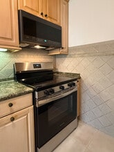 250 Linden Ave in Long Beach, CA - Foto de edificio - Building Photo