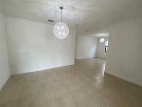 2424 SE 3rd St in Homestead, FL - Building Photo - Building Photo