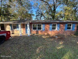 2427 Vivian Dr in Macon, GA - Building Photo