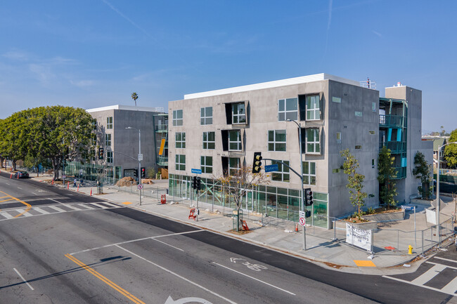 Gramercy Place Apartments in Los Angeles, CA - Foto de edificio - Building Photo