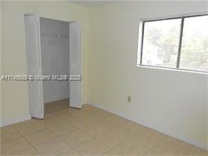 9476 Palm Cir S in Pembroke Pines, FL - Building Photo - Building Photo