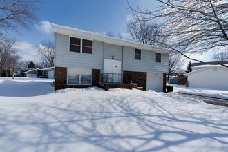 604 Highpoint Rd in Normal, IL - Foto de edificio - Building Photo