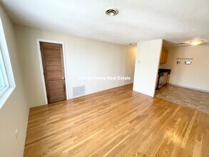 383 Dorchester Ave, Unit 385-C6 in Boston, MA - Building Photo - Building Photo
