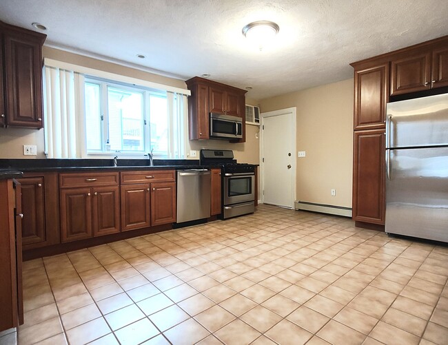8 Whyte St, Unit #1 in Medford, MA - Building Photo - Building Photo