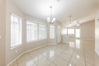 7430 W Paradise Dr in Peoria, AZ - Building Photo - Building Photo