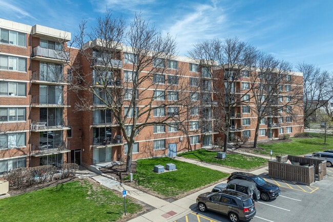 2200 Grace in Lombard, IL - Foto de edificio - Building Photo