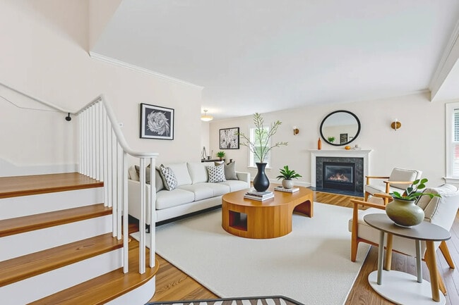 10 Williamsburg Ln in Evanston, IL - Building Photo - Building Photo