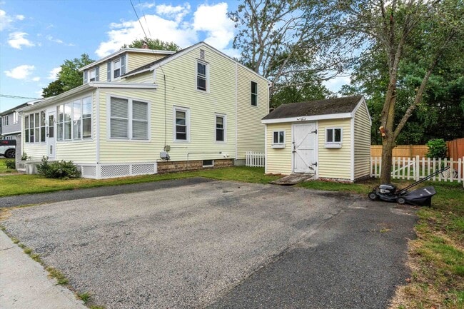 16 Chautauqua Ave in Nashua, NH - Building Photo - Building Photo