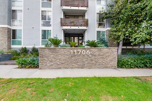 11706 Montana Ave, Unit 102 in Los Angeles, CA - Building Photo