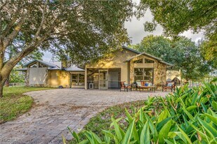 19740 Gottarde Rd in North Fort Myers, FL - Building Photo