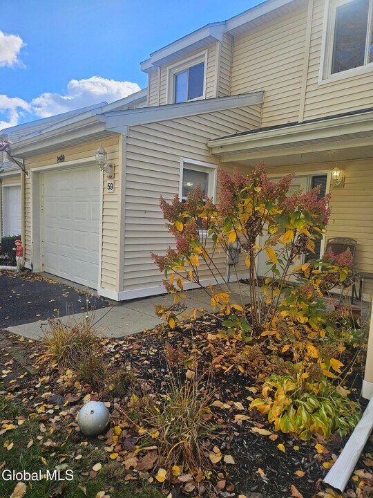 59 Winners Cir in Saratoga Springs, NY - Building Photo
