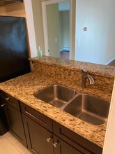 300 W Fullerton Ave, Unit 322 in Addison, IL - Foto de edificio - Building Photo