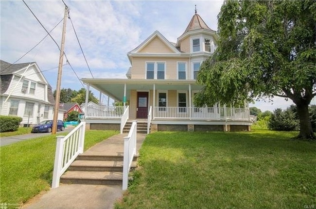 277 E Main St