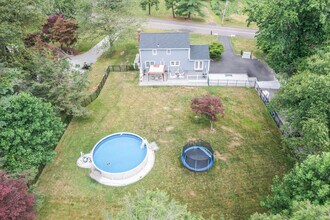 11 Sagamore Dr in Seymour, CT - Building Photo - Building Photo