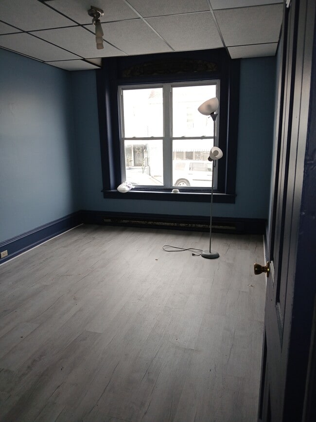 413 N 11th St, Unit 1st floor in Reading, PA - Foto de edificio - Building Photo