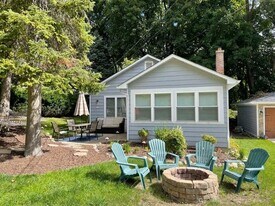 3 Geneva Ln in Fontana, WI - Building Photo