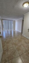 8145 NW 7th St, Unit 114 in Miami, FL - Building Photo - Building Photo