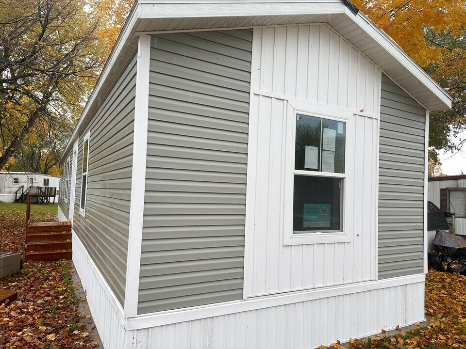W5553 Harbor Rd in Chilton, WI - Building Photo