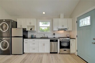 2202 E 10th St in Austin, TX - Building Photo - Building Photo