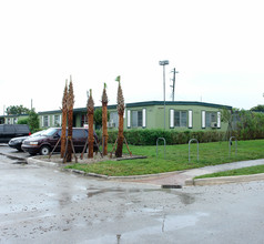 Our Community Apartments at Collins in Hollywood, FL - Building Photo - Building Photo