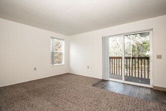 River Crest Apartments in Sheridan, OR - Building Photo - Interior Photo