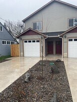 441 NE Denver St in Albany, OR - Building Photo
