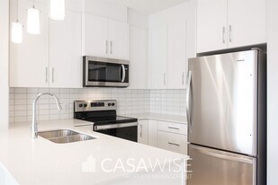 812-812 Welsh Dr S W in Edmonton, AB - Building Photo