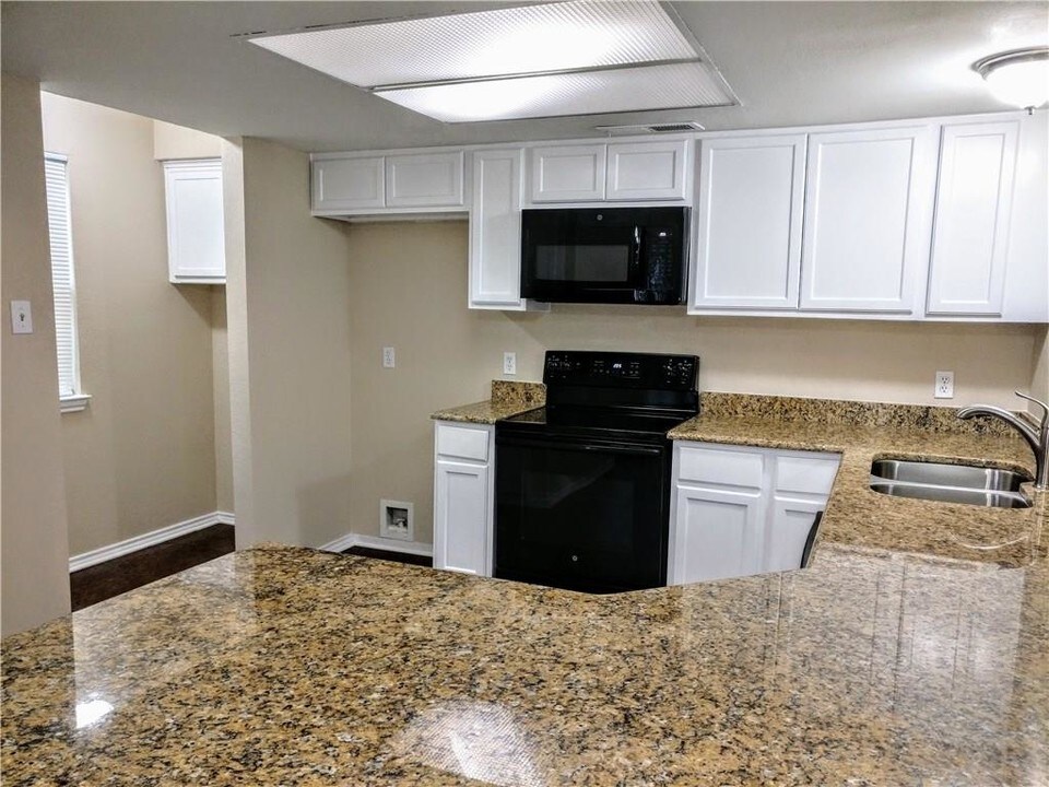 5033 Winder Ct-Unit -A in North Richland Hills, TX - Building Photo