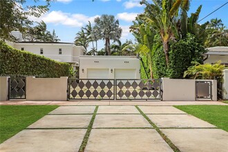 1101 N Greenway Dr in Coral Gables, FL - Building Photo - Building Photo