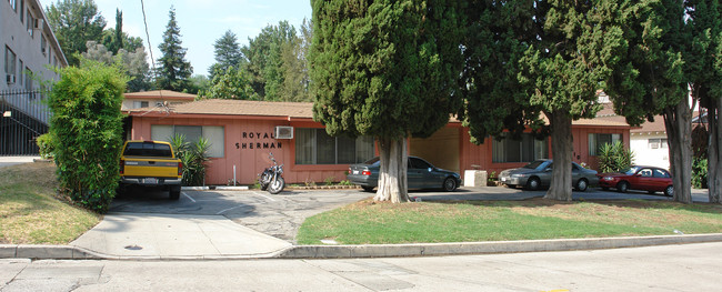 Royal Sherman in Sherman Oaks, CA - Building Photo - Building Photo