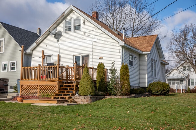 401 Parkwood Ave in Johnstown, NY - Building Photo - Building Photo