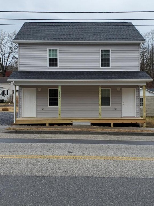 202 W 29th St in Buena Vista, VA - Building Photo