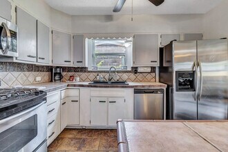 1743 W Huisache Ave in San Antonio, TX - Building Photo - Building Photo