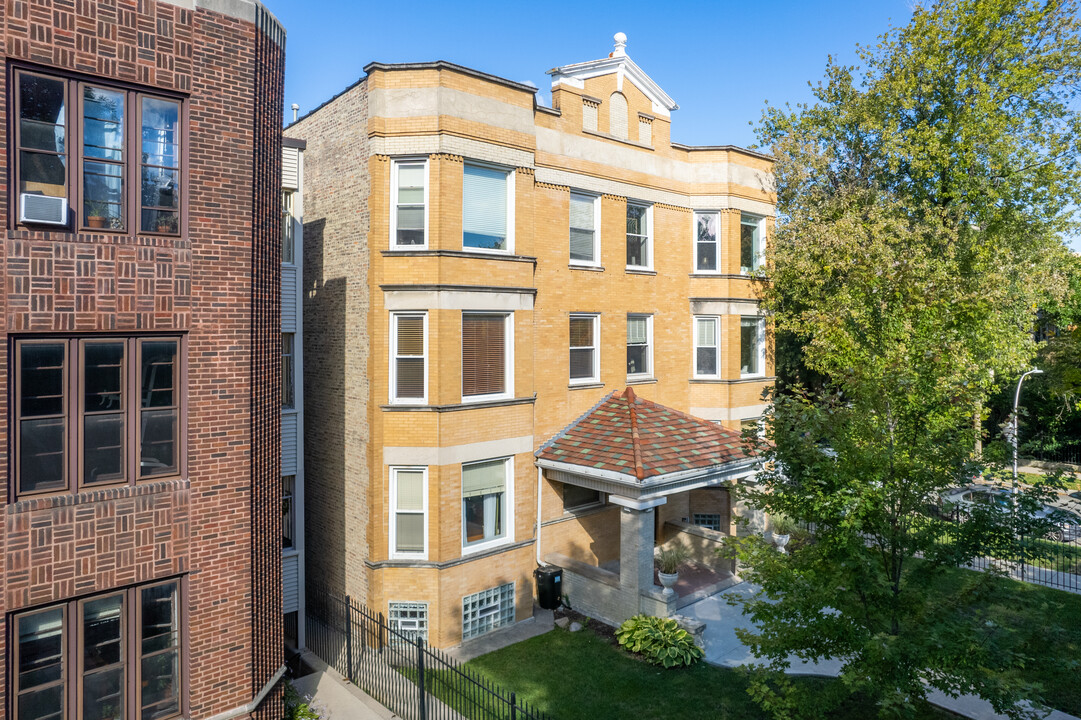 2452 N Kedzie Ave in Chicago, IL - Building Photo