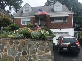 150 Lincoln Ave in Harrison, NY - Building Photo