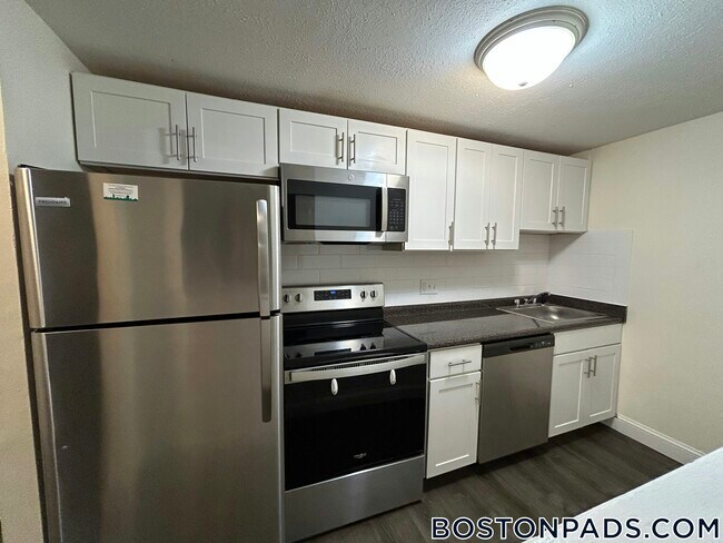 122 Dustin St, Unit 5 in Boston, MA - Building Photo - Building Photo