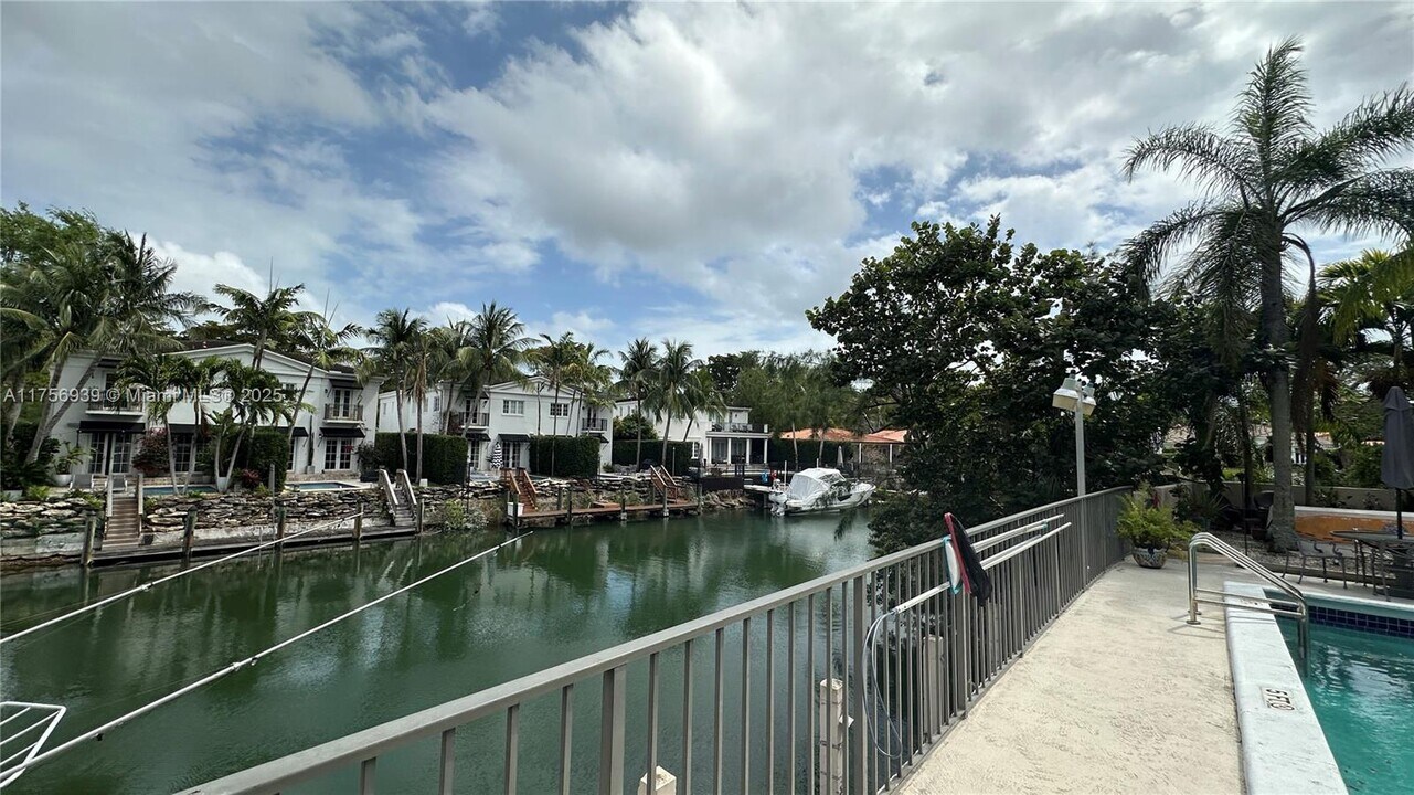 5201 Orduna Dr in Coral Gables, FL - Building Photo